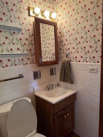 1014 N Elmhurst Road, Prospect Heights, IL 60070