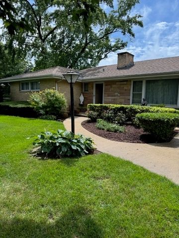 1014 N Elmhurst Road, Prospect Heights, IL 60070