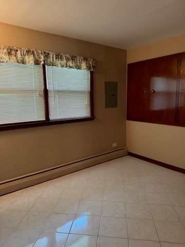 1014 N Elmhurst Road, Prospect Heights, IL 60070