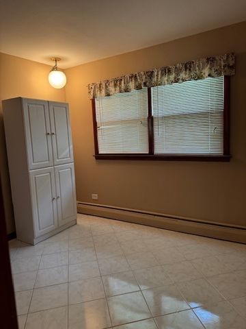 1014 N Elmhurst Road, Prospect Heights, IL 60070