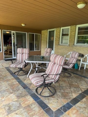 1014 N Elmhurst Road, Prospect Heights, IL 60070