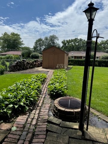 1014 N Elmhurst Road, Prospect Heights, IL 60070