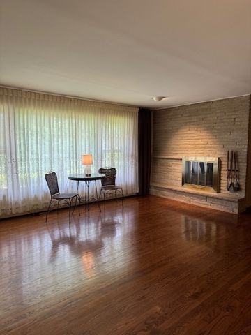 1014 N Elmhurst Road, Prospect Heights, IL 60070