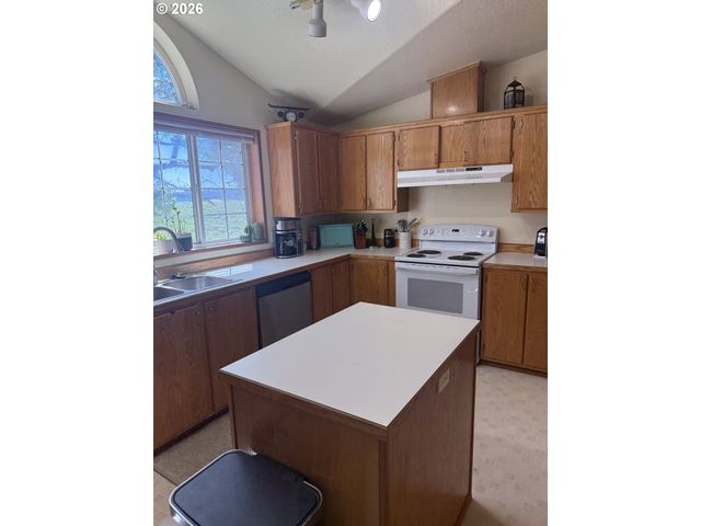8810 Ne BLACKBURN Rd, Yamhill, OR 97148