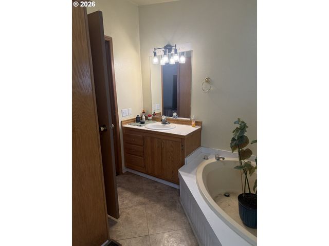 8810 Ne BLACKBURN Rd, Yamhill, OR 97148