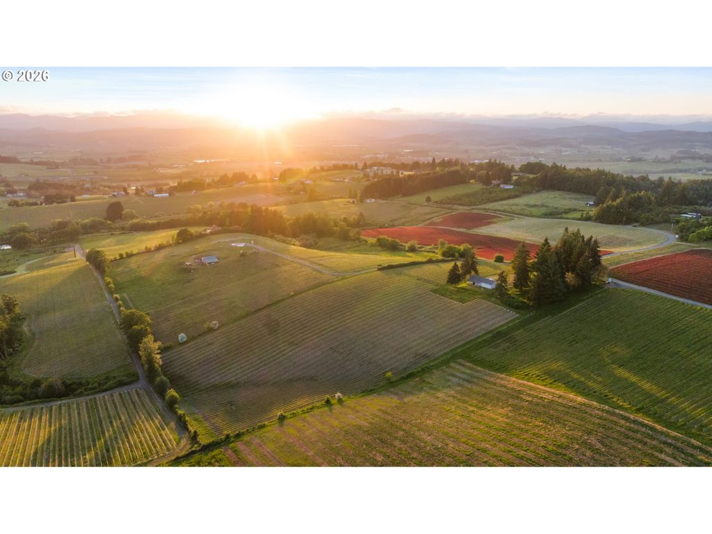 Image 1 of property listing at 8810 Ne BLACKBURN Rd, Yamhill, OR 97148