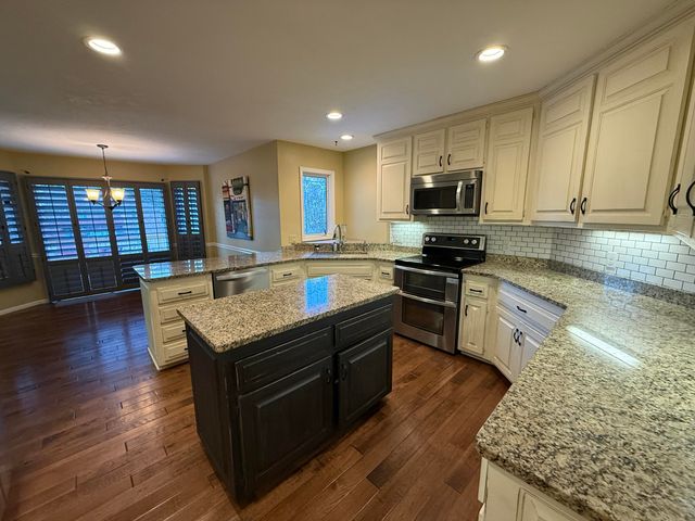 1921 E Nottingham Street, Springfield, MO 65804