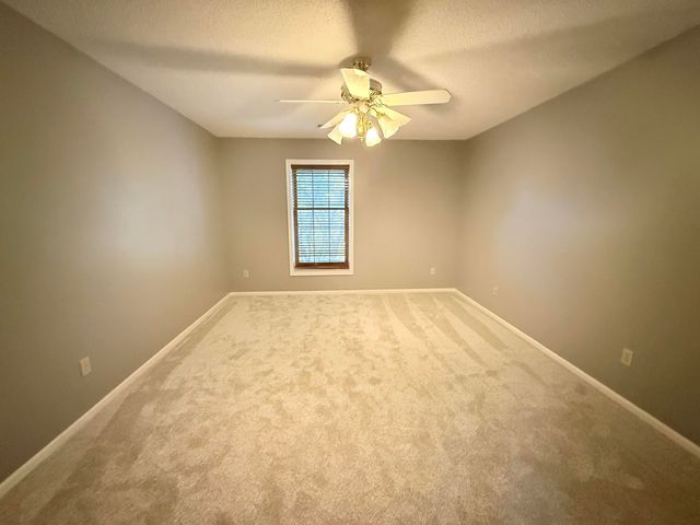 1921 E Nottingham Street, Springfield, MO 65804