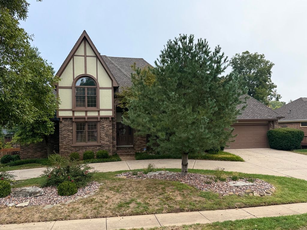 1921 E Nottingham Street, Springfield, MO 65804