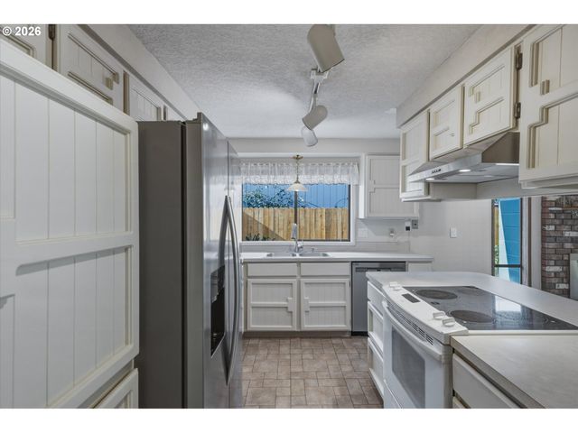 5633 FINCH Dr, Longview, WA 98632