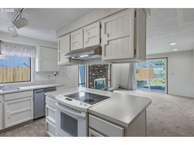 5633 FINCH Dr, Longview, WA 98632