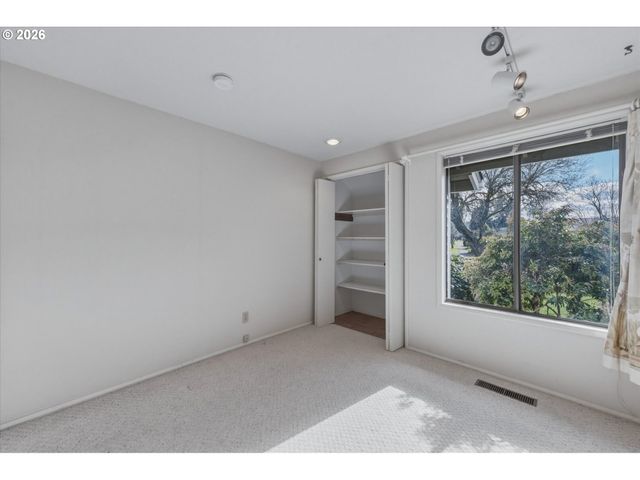 5633 FINCH Dr, Longview, WA 98632