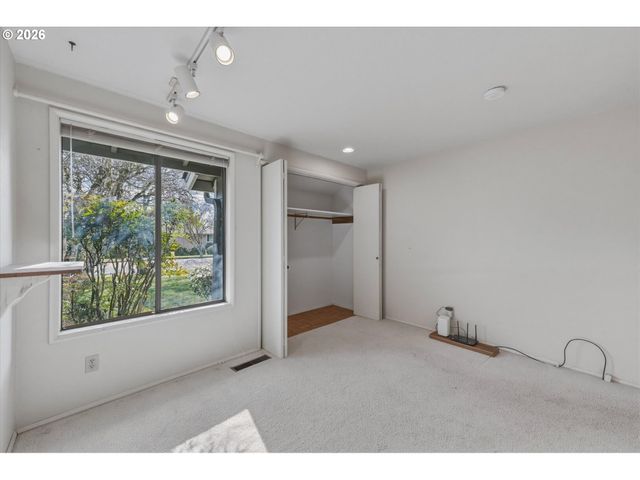 5633 FINCH Dr, Longview, WA 98632