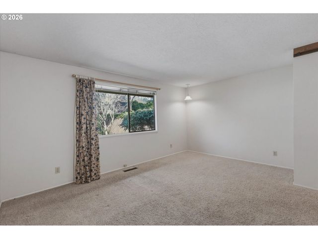 5633 FINCH Dr, Longview, WA 98632