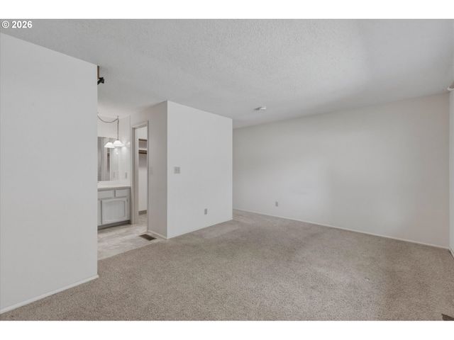 5633 FINCH Dr, Longview, WA 98632