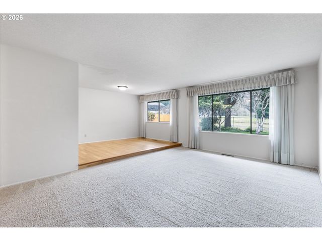 5633 FINCH Dr, Longview, WA 98632