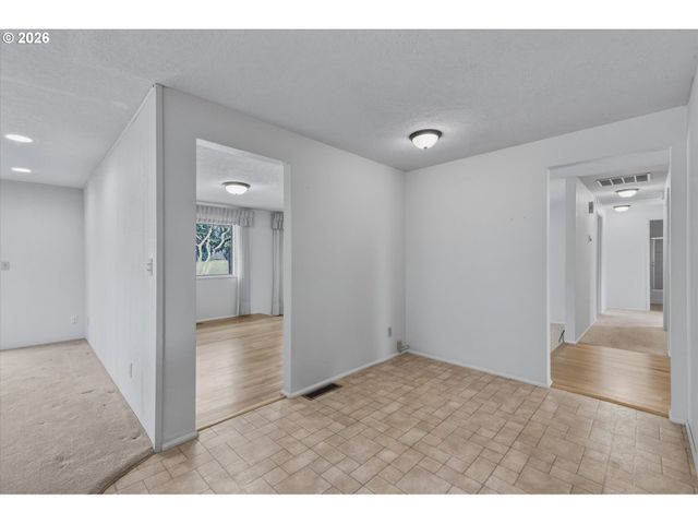 5633 FINCH Dr, Longview, WA 98632