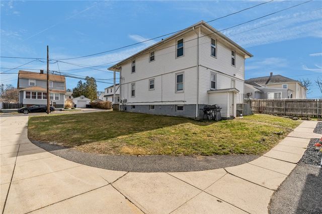 28 Island Avenue, East Providence, RI 02916