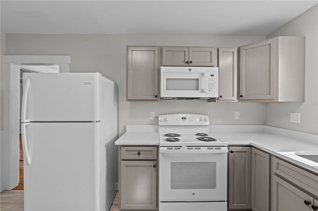 28 Island Avenue, East Providence, RI 02916