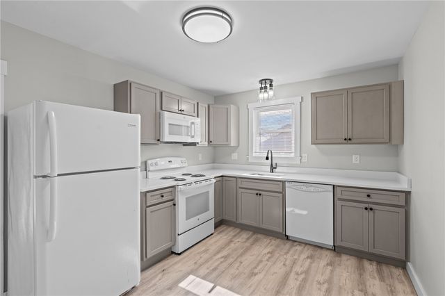 28 Island Avenue, East Providence, RI 02916