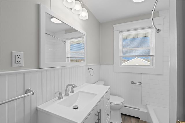 28 Island Avenue, East Providence, RI 02916