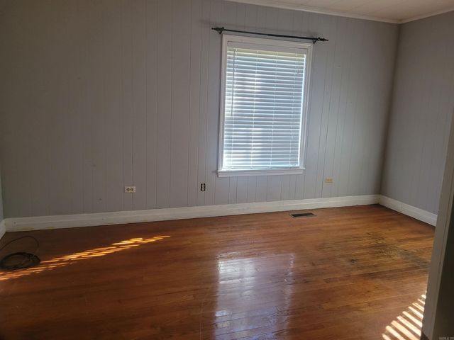 202 NE 4th Street, England, AR 72046