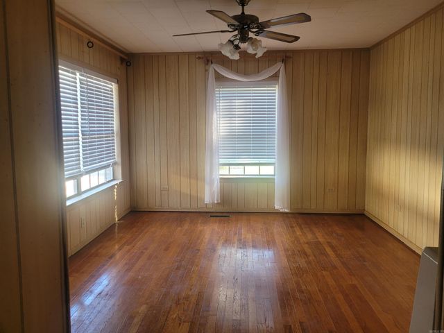 202 NE 4th Street, England, AR 72046