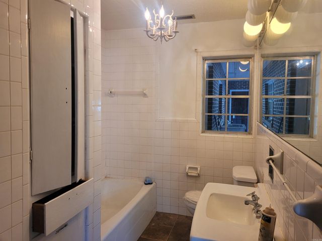 202 NE 4th Street, England, AR 72046