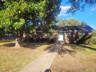 202 NE 4th Street, England, AR 72046