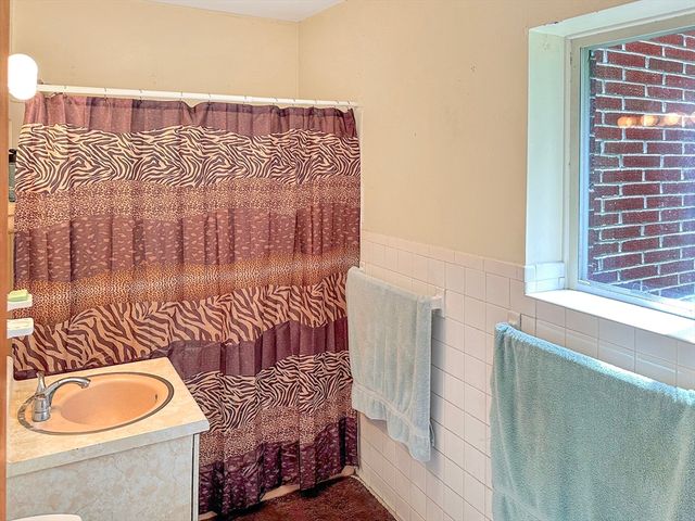 42 Bayberry Dr 1, Sharon, MA 02067