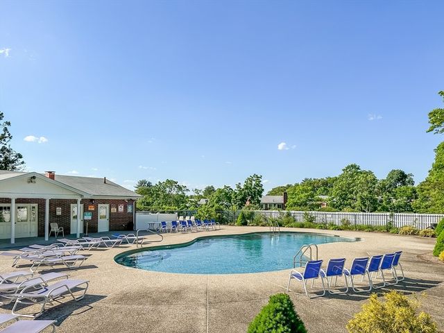 42 Bayberry Dr 1, Sharon, MA 02067