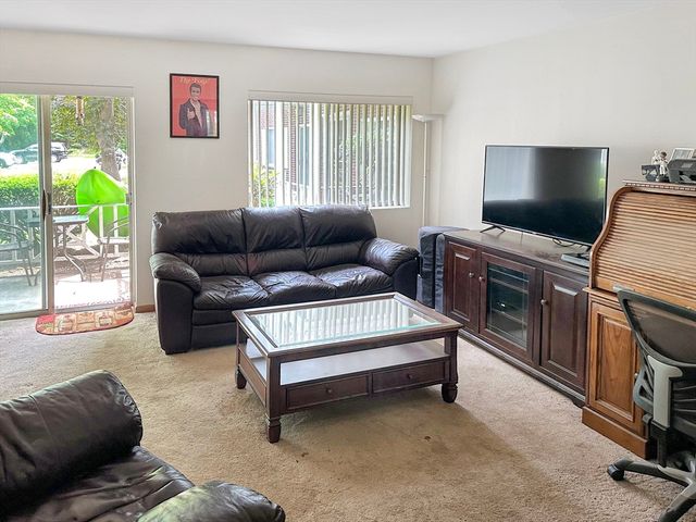 42 Bayberry Dr 1, Sharon, MA 02067