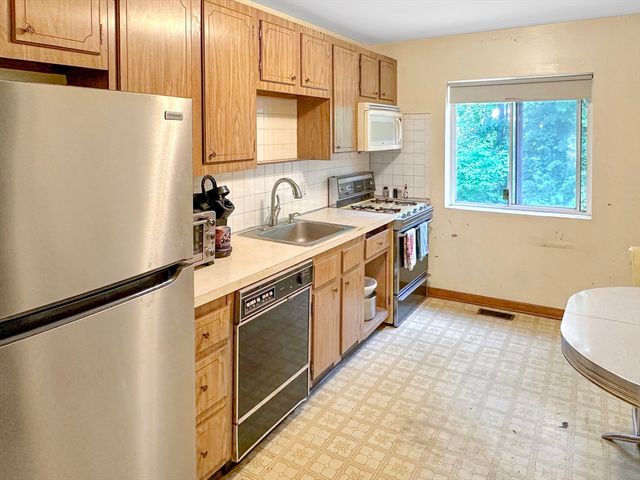 42 Bayberry Dr 1, Sharon, MA 02067