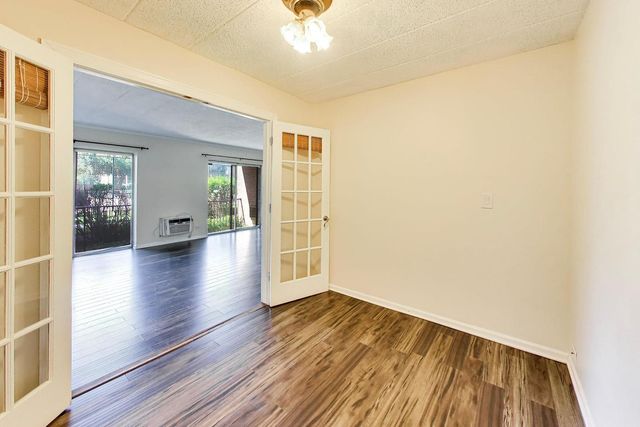 1056 N Mill Street 107, Naperville, IL 60563