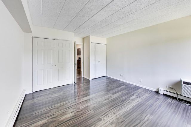 1056 N Mill Street 107, Naperville, IL 60563