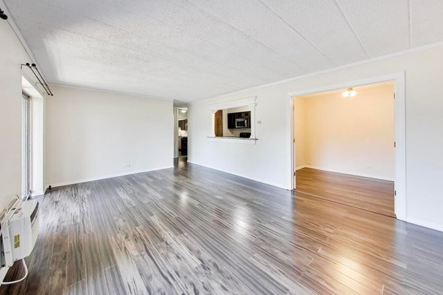 1056 N Mill Street 107, Naperville, IL 60563