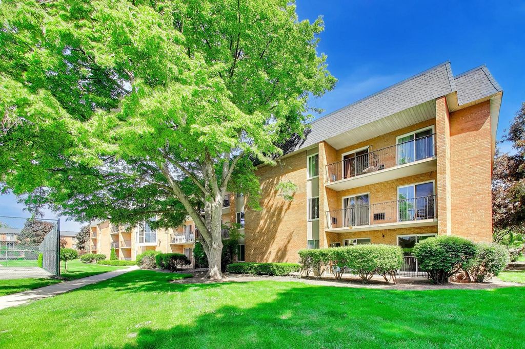 1056 N Mill Street 107, Naperville, IL 60563