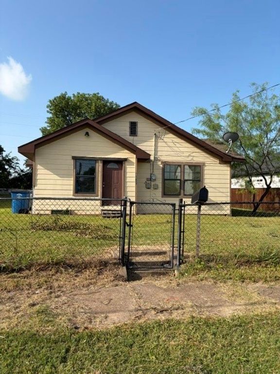 3512 Toronto Street, Dallas, TX 75212 — exterior