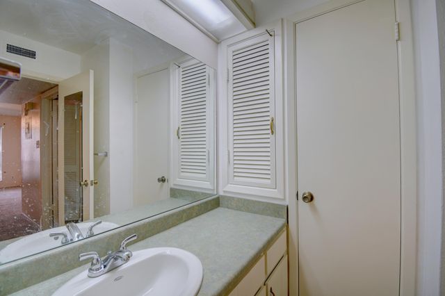 1601 Pennsylvania Street NE L-7, Albuquerque, NM 87110