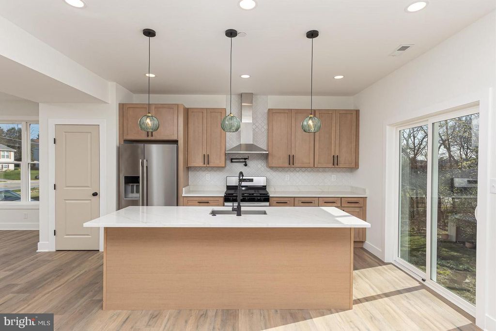 Image 2 of property listing at 3111 SAINT LUKES LN, Baltimore, MD 21207