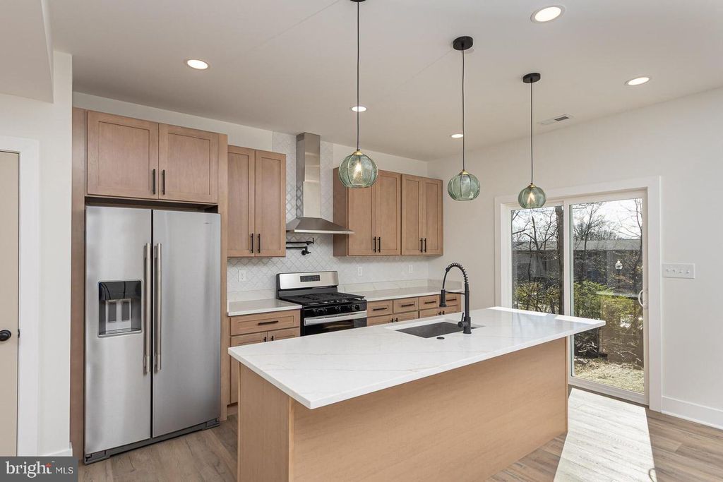 Image 3 of property listing at 3111 SAINT LUKES LN, Baltimore, MD 21207