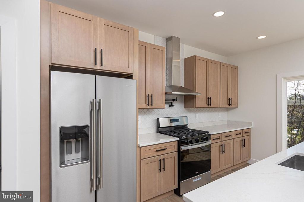 Image 4 of property listing at 3111 SAINT LUKES LN, Baltimore, MD 21207