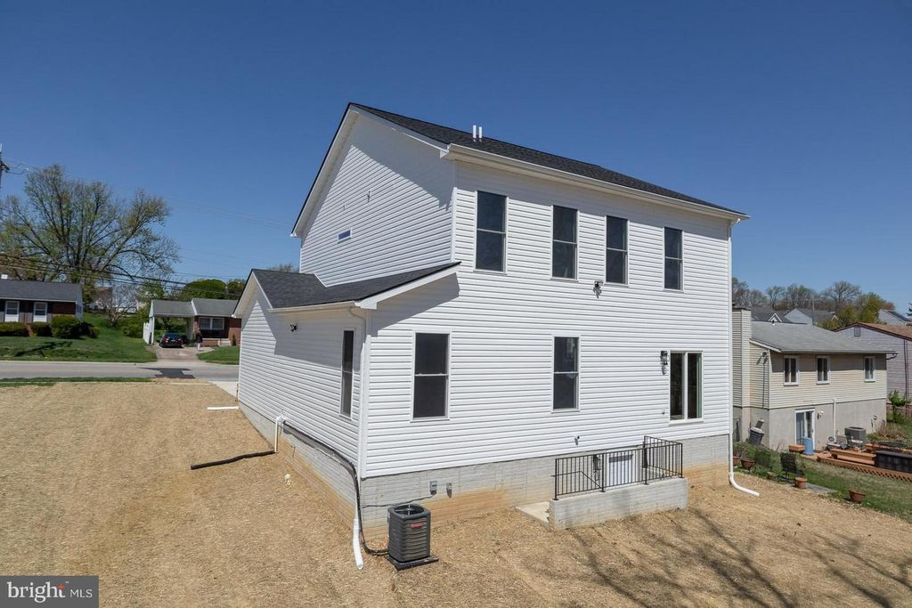 Image 46 of property listing at 3111 SAINT LUKES LN, Baltimore, MD 21207