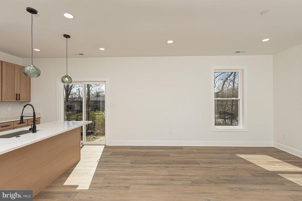 Image 6 of property listing at 3111 SAINT LUKES LN, Baltimore, MD 21207