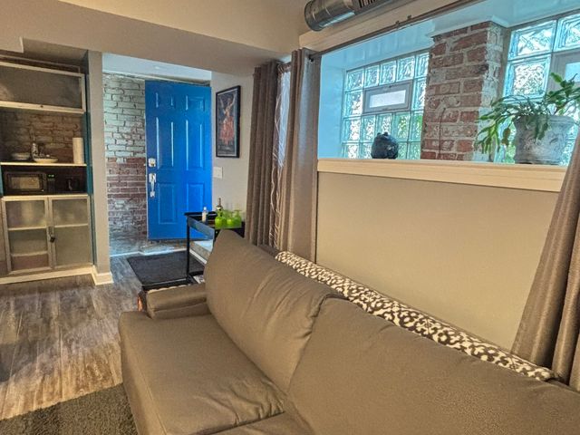 2643 W Maypole Avenue, Chicago, IL 60612