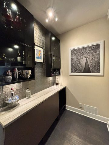 2643 W Maypole Avenue, Chicago, IL 60612