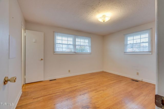 817 Mimosa Drive, Kingsport, TN 37660