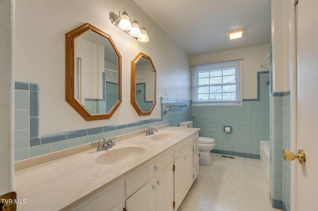 817 Mimosa Drive, Kingsport, TN 37660