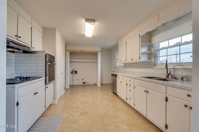 817 Mimosa Drive, Kingsport, TN 37660