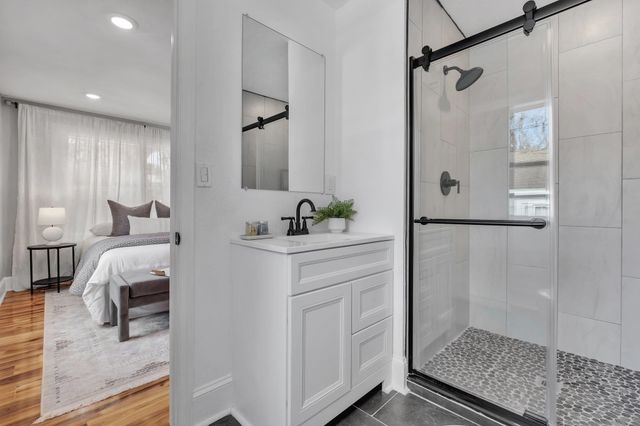 132 Oak Street, Tallahassee, FL 32301